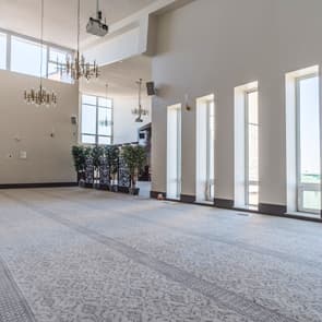 Main prayer hall with chandeliers